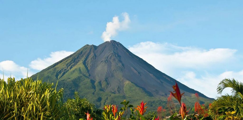 Here's 5 Reasons Why You Should Visit Costa Rica Today