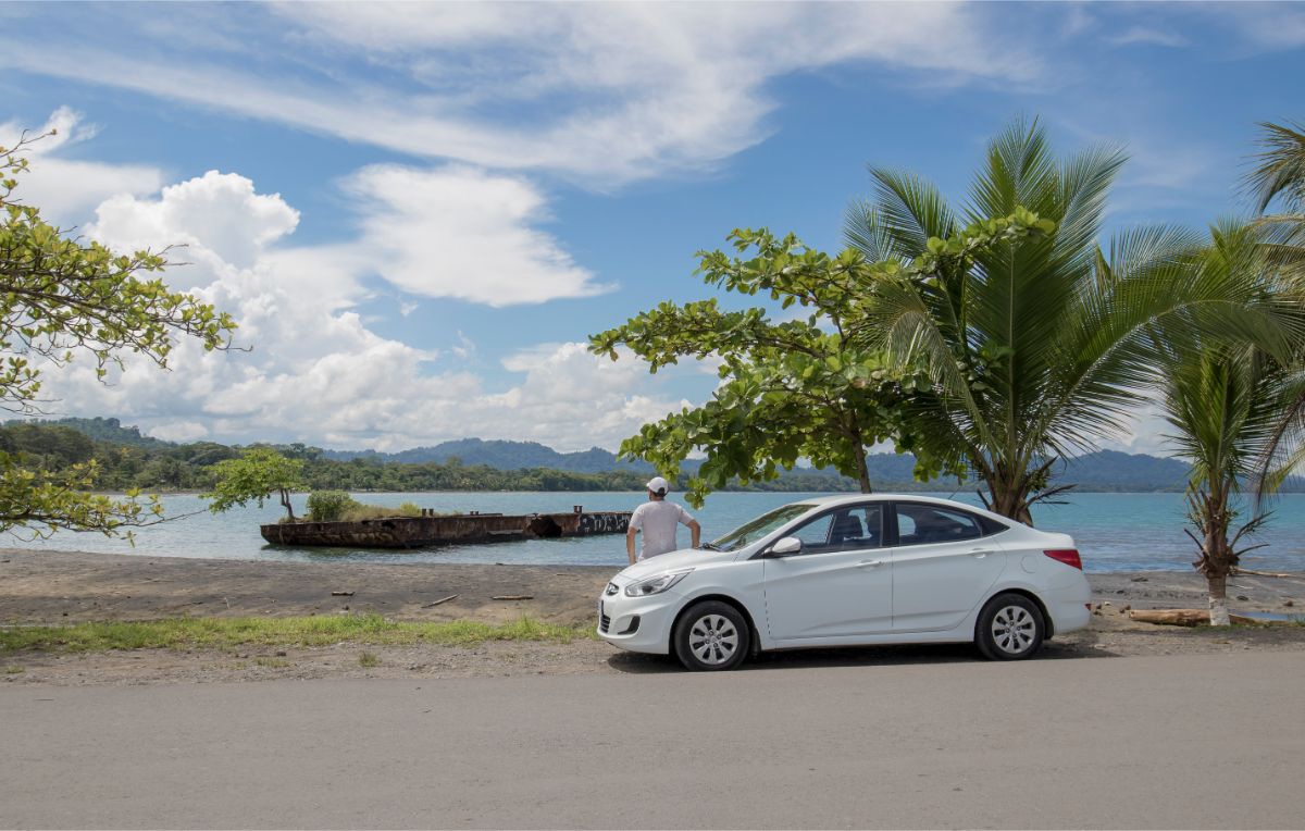 Conoce Costa Rica con Hyundai Accent Blue Adobe Rent a Car